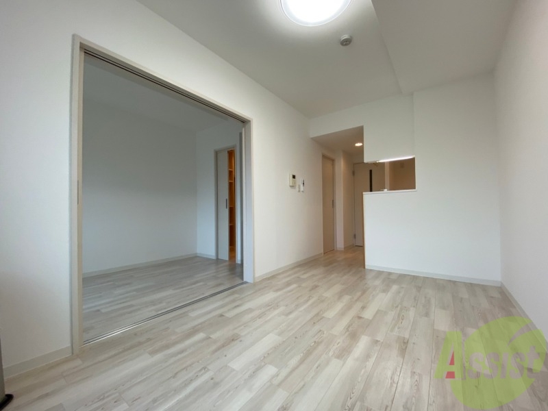 居室・リビング　フローリングと壁のカラーが明るい雰囲気ですね！