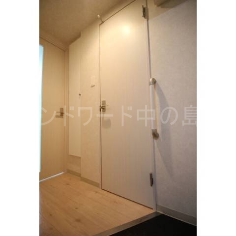 玄関　詳細は、ウィンドワード中の島までご相談下さい。