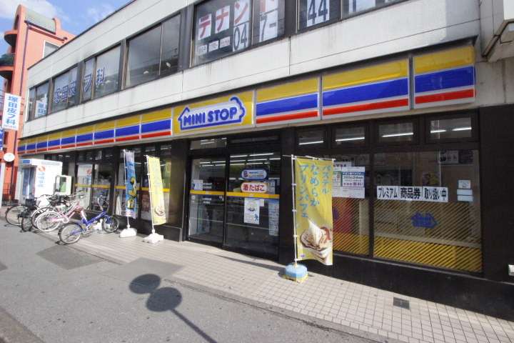 コンビニ　ミニストップ（コンビニ）まで828m