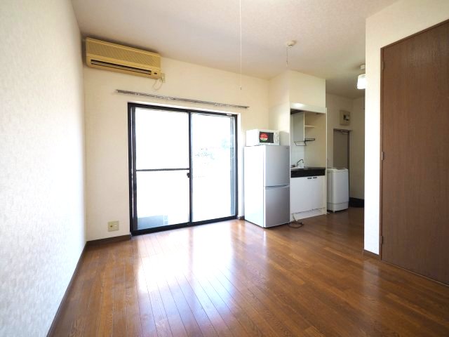 居室・リビング　エアコン付の洋室※クリーニング前の写真です