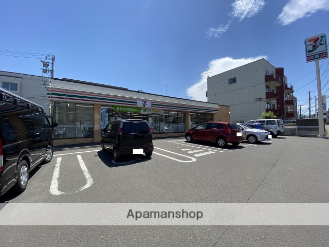 コンビニ　セブンイレブン（コンビニ）まで358m