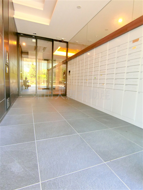 エントランス　防犯カメラTVモニター付オートロック宅配BOXメールBOX