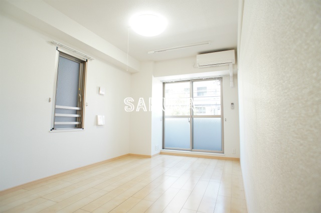 居室・リビング　こちらのリビングで趣味の時間をお楽しみください♪