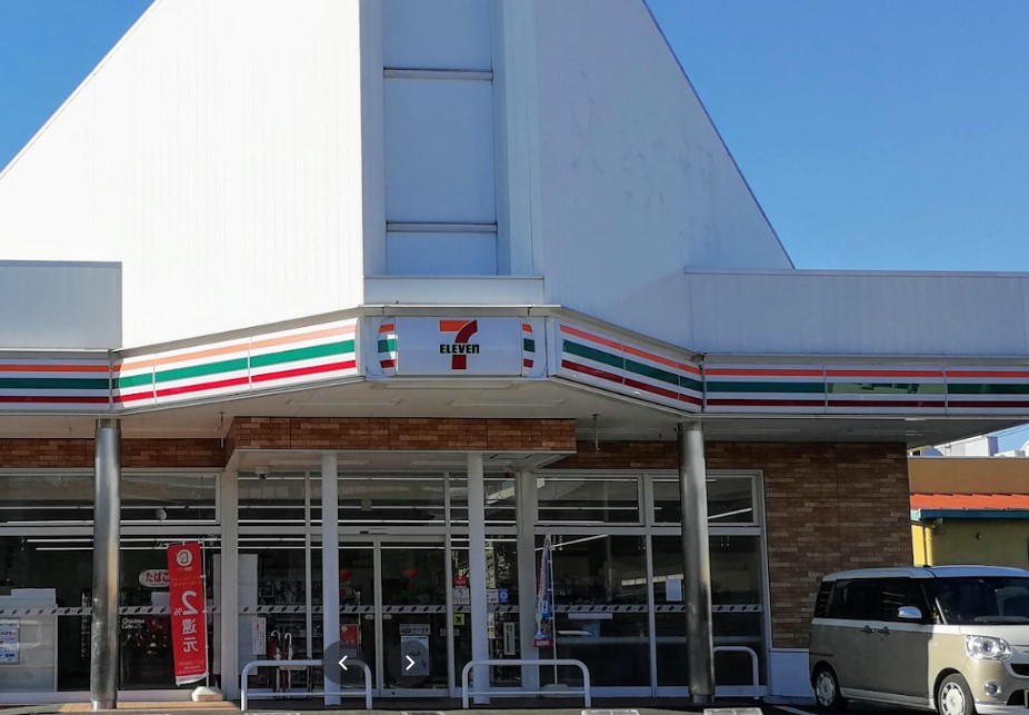 コンビニ　セブンイレブン 流山西初石3丁目店（コンビニ）まで823m