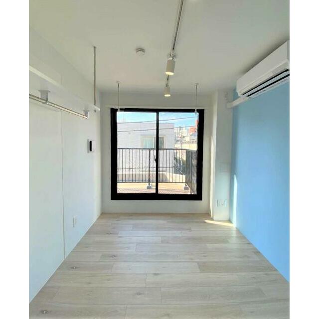 居室・リビング　スポットライト、エアコン