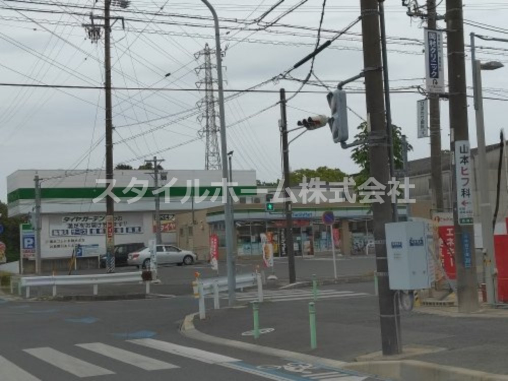 コンビニ　ファミリーマート 豊橋佐藤四丁目店（コンビニ）まで465m