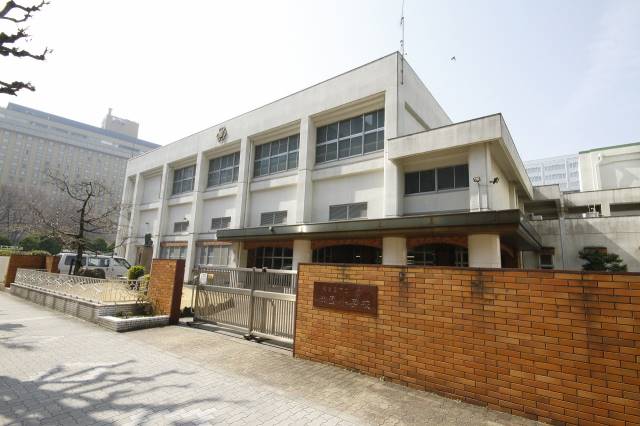 小学校　御園小学校（小学校）まで525m