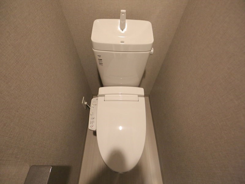 トイレ　温水洗浄暖房便座付トイレ