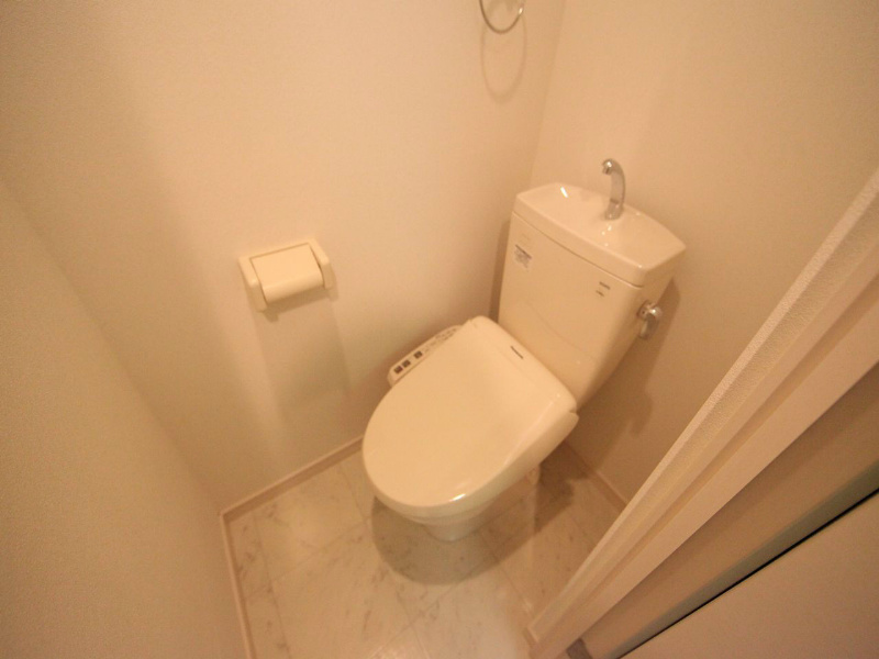 トイレ　温水洗浄暖房便座付トイレ