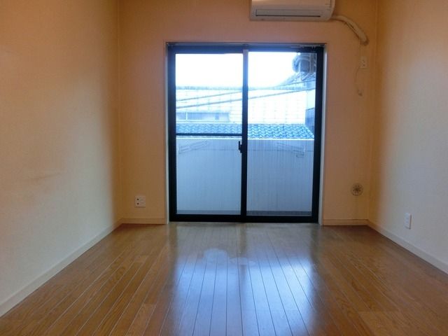 居室・リビング　明るいお部屋です