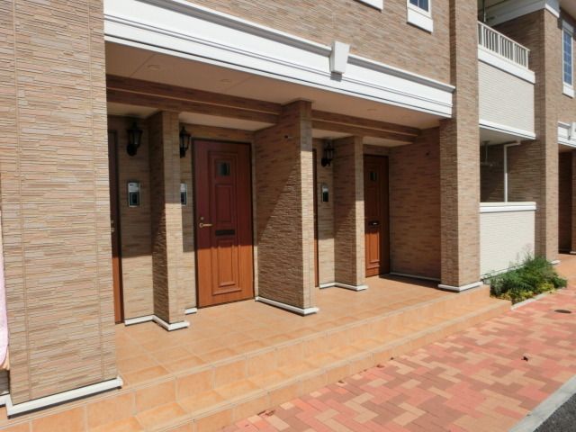 エントランス　エントランス前の玄関スペース。