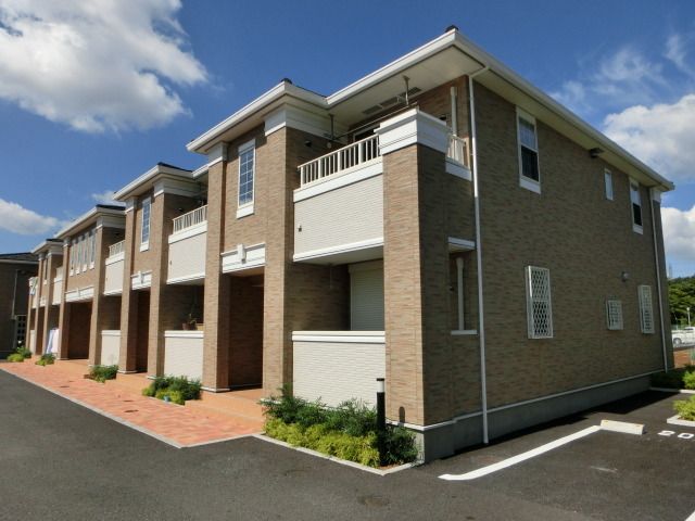 建物外観　２０１３年４月築のアパート。