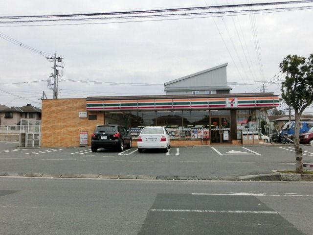 コンビニ　セブンイレブン（コンビニ）まで320m