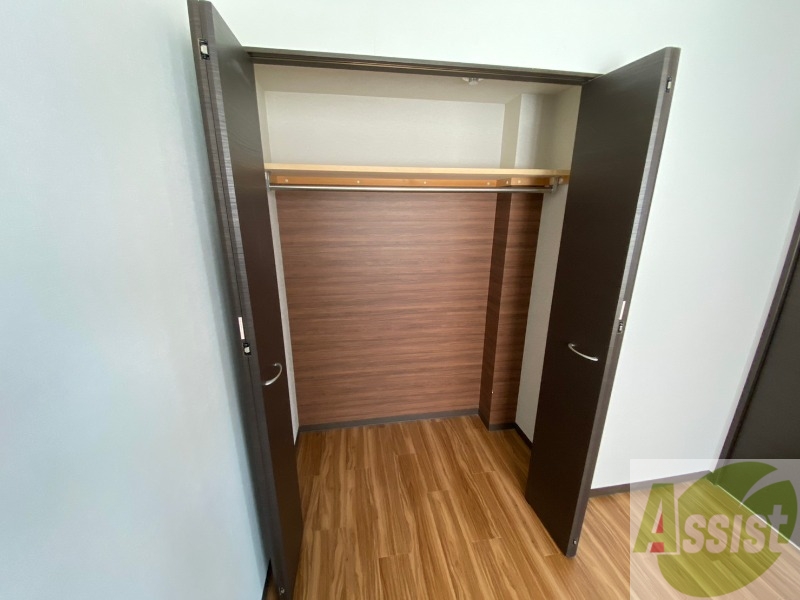 収納　クローゼットは奥行きもあり、荷物が多い方でも安心です。