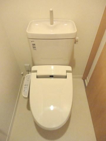 トイレ　温水洗浄便座