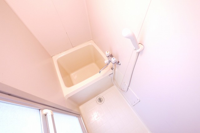 バス・シャワールーム　お風呂で日々の疲れを落としましょう