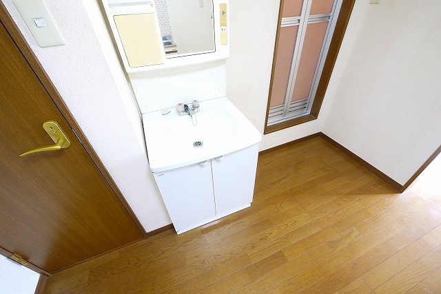 洗面設備　使いやすい独立洗面台です