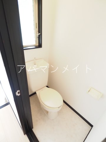 トイレ　窓あります