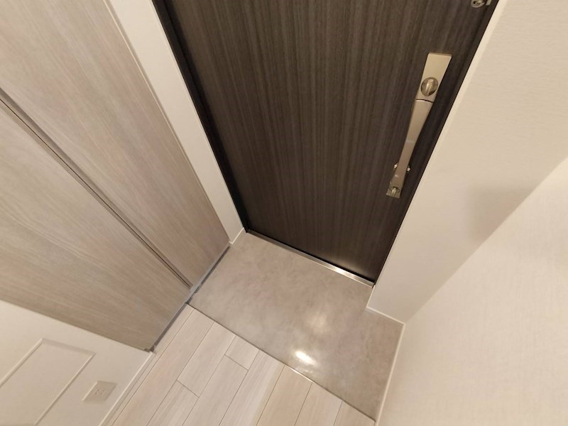 玄関　同一物件別部屋写真