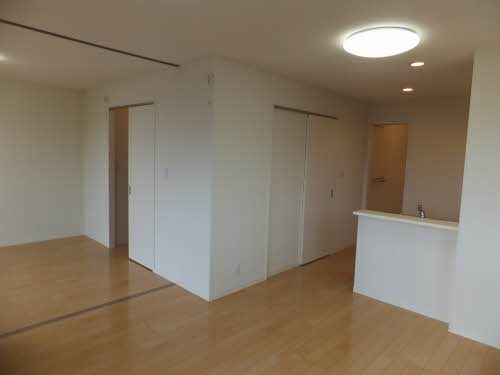 居室・リビング　間取り反転号室参照