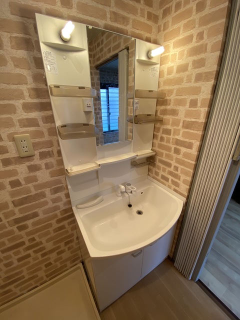 洗面設備　忙しい朝には嬉しい設備です。