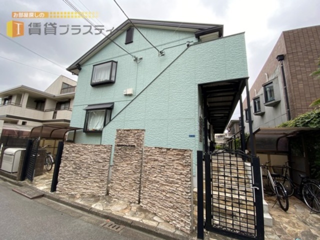 建物外観　優しい色の外観が目を惹きます。