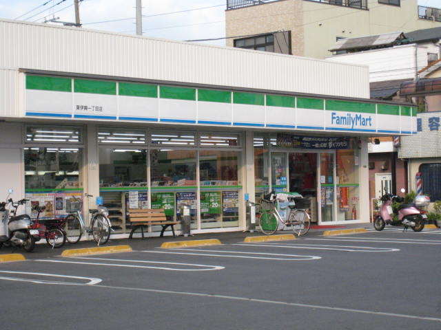 コンビニ　ファミリーマート 草加稲荷店（コンビニ）まで619m
