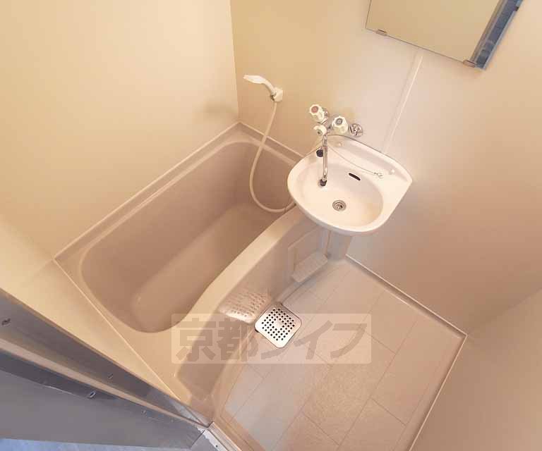 バス・シャワールーム　セパレートのお風呂で疲れを癒しましょう。