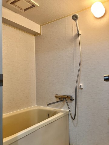 バス・シャワールーム　お風呂で日々の疲れを落としましょう