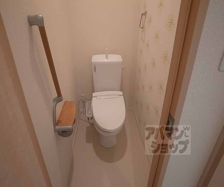 トイレ　ウォシュレット機能搭載のトイレです。