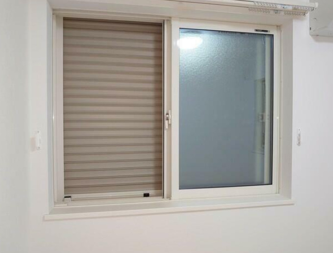 セキュリティ　シャッター付き