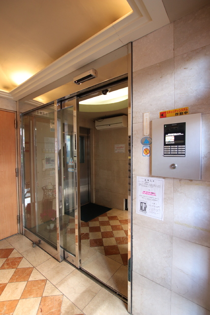 エントランス　オートロック付き