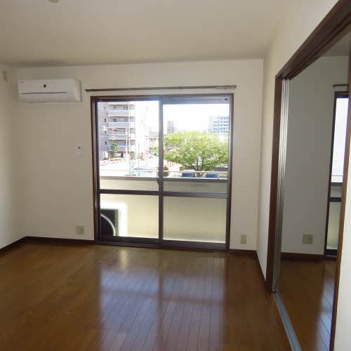 居室・リビング　・別号室参考写真