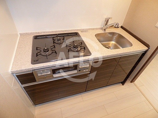 キッチン　コンフォリア北浜　3口ガスシステムキッチン