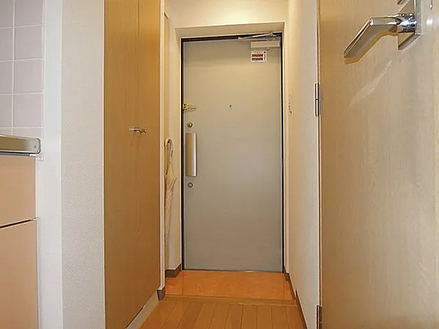 玄関　※同タイプ参考写真