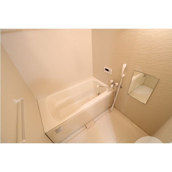 バス・シャワールーム　追い焚き＆浴室乾燥機付き♪