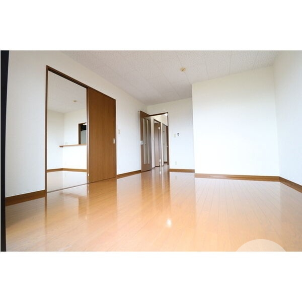 居室・リビング　明るいお部屋です♪