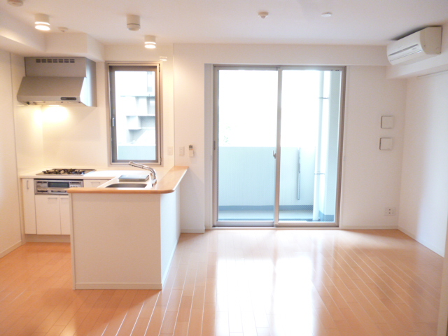 居室・リビング　※別部屋の参考写真です。