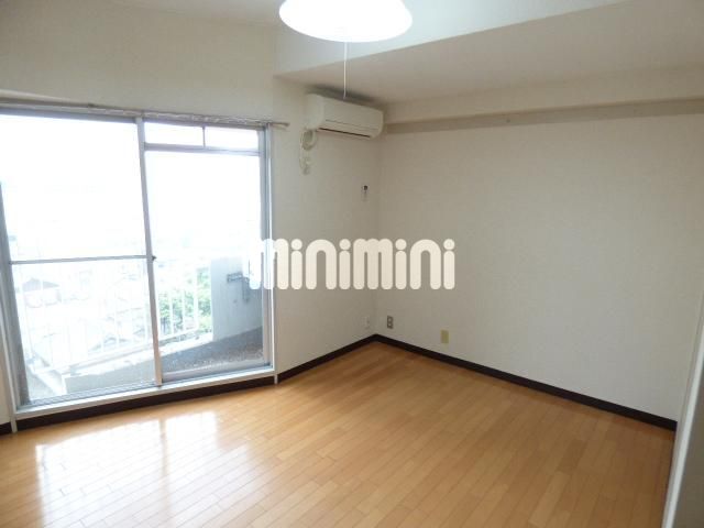 居室・リビング　明るいお部屋です