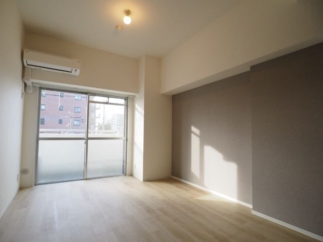 居室・リビング　☆明るい洋室☆