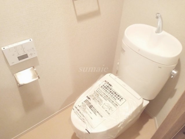 トイレ　温水洗浄便座です☆