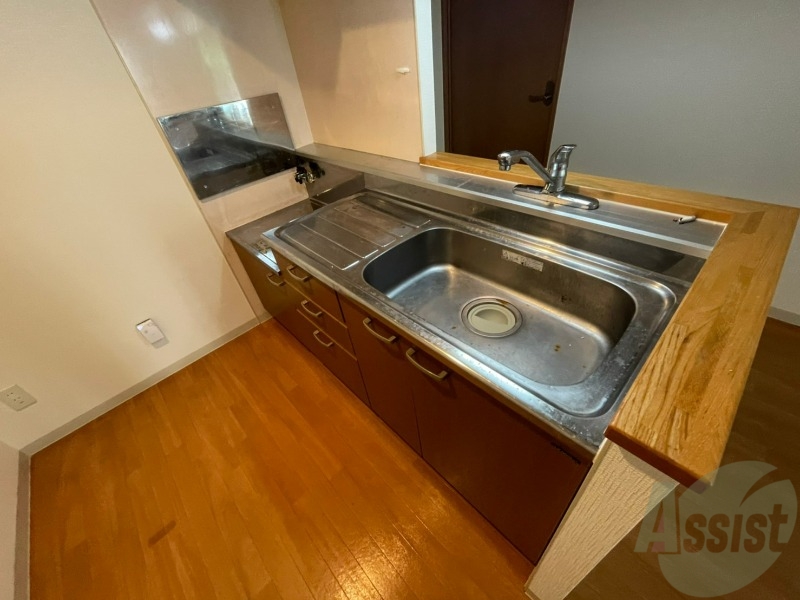 キッチン　シンプルなキッチンです。ガスコンロも設置できる仕様です。