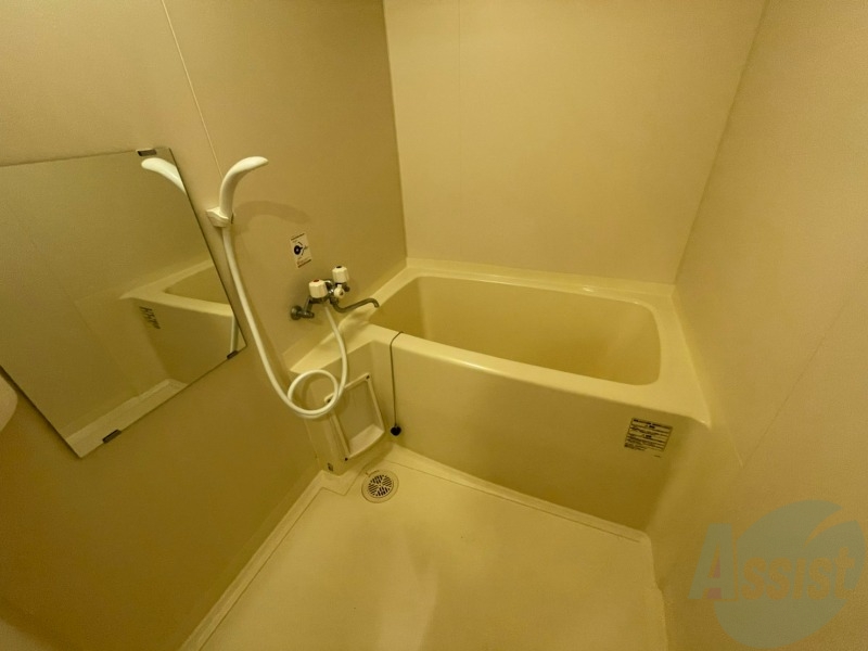 バス・シャワールーム　こちらはお風呂。一日の疲れをここで癒してください。