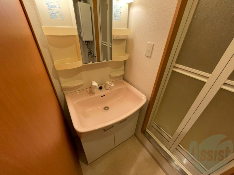 洗面設備　シャンプードレッサー。身支度はここでばっちり。