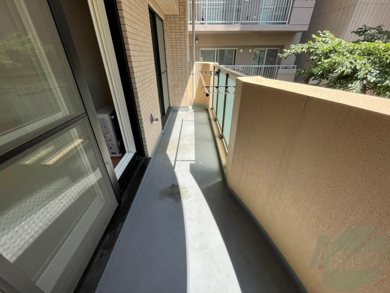 バルコニー　こちらはバルコニー。洗濯物が干せるようになっています。