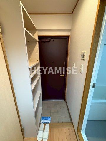 玄関　※同物件反転タイプの写真でございます※現況を優先します※