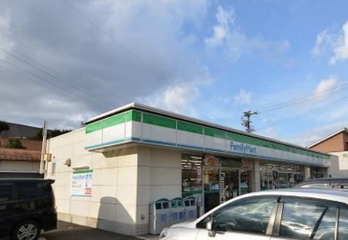 コンビニ　ファミリーマート小倉南丘店（コンビニ）まで553m