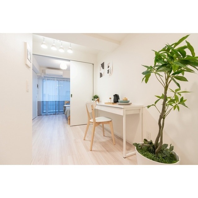 居室・リビング　家具・家電の備え付けはありません