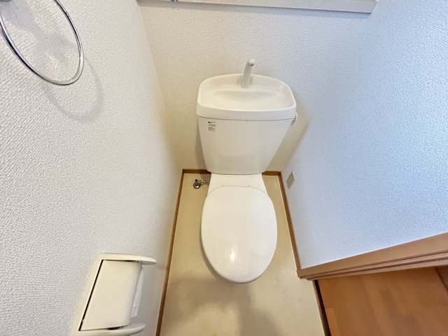 トイレ　※温水洗浄便座付きです