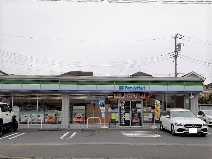 コンビニ　ファミリーマート（コンビニ）まで550m
